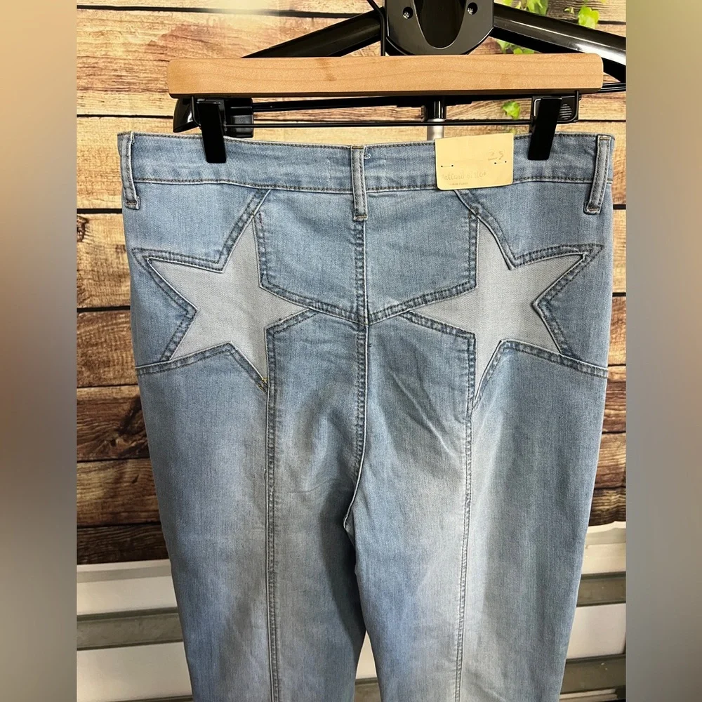 Altar’d State High Rise Flare Star Jeans NWT Size 29 - Picture 4 of 7